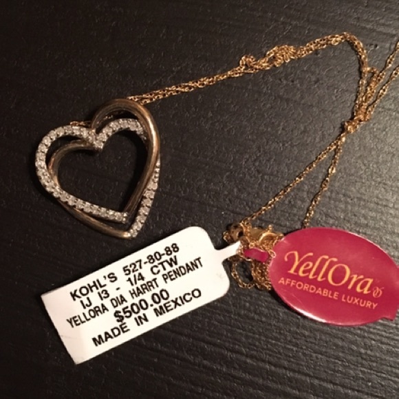 Jewelry - Gold heart necklace